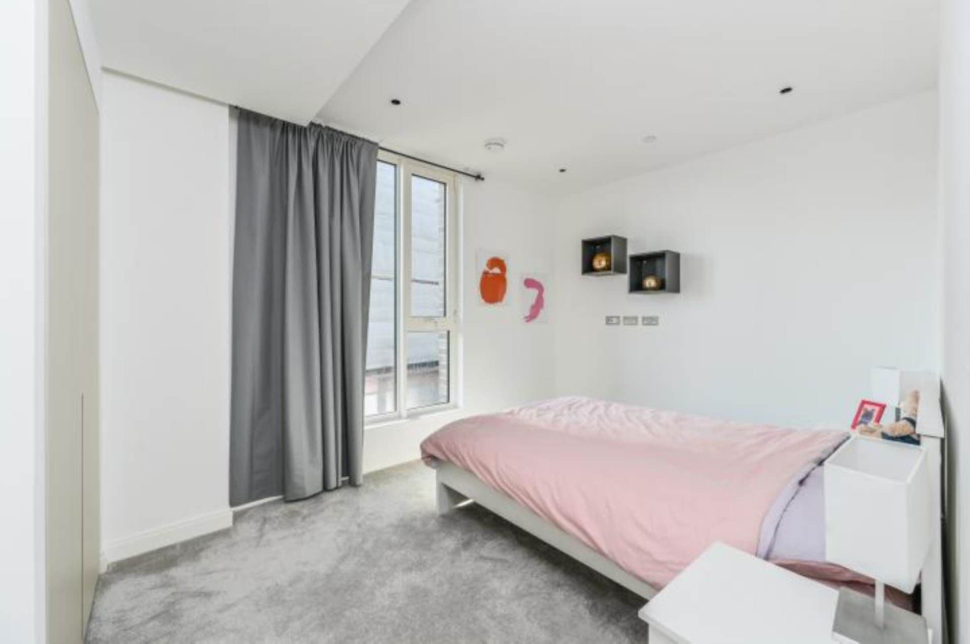 Phoenix Court photo 4